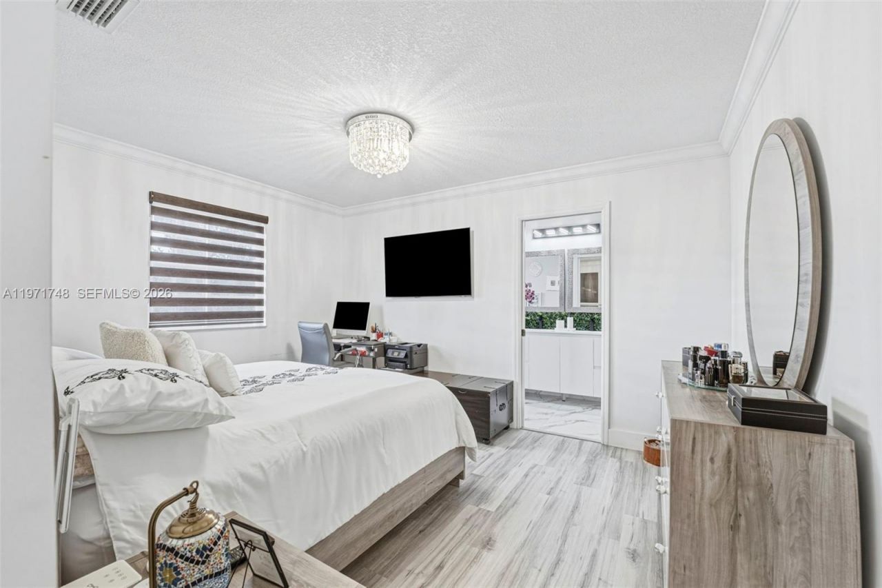 892 NW 136th Pl , Miami, FL 33182 Photo