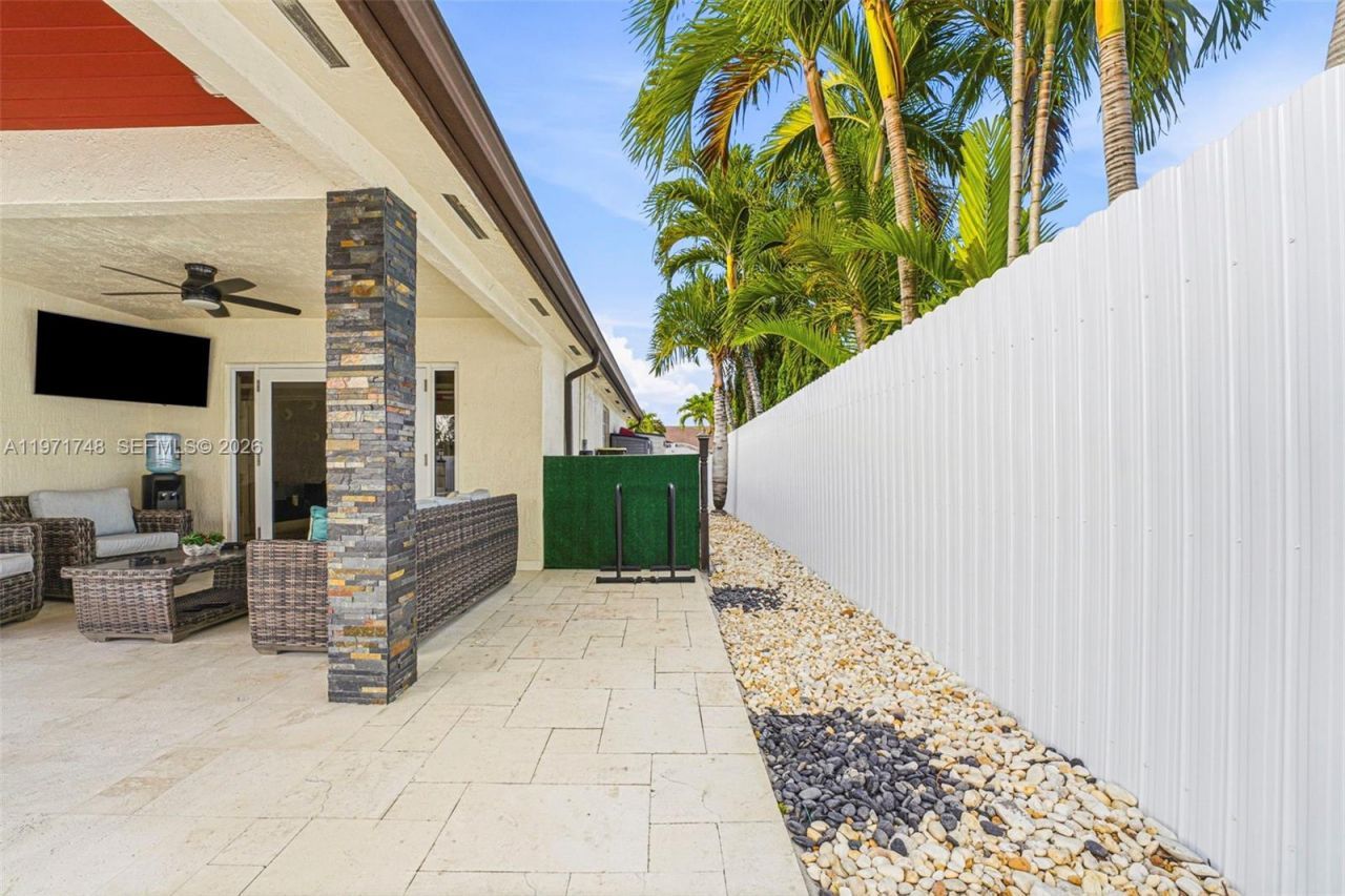 892 NW 136th Pl , Miami, FL 33182 Photo