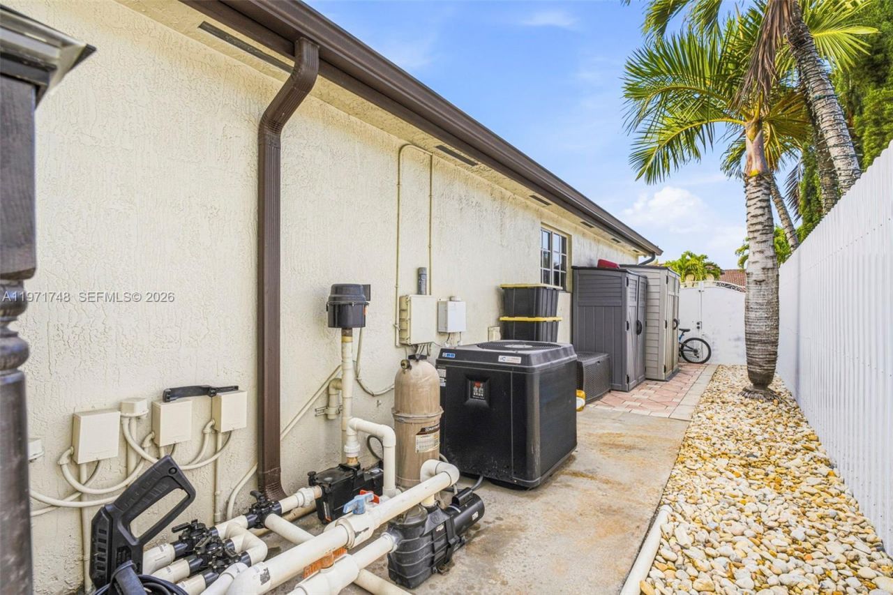 892 NW 136th Pl , Miami, FL 33182 Photo