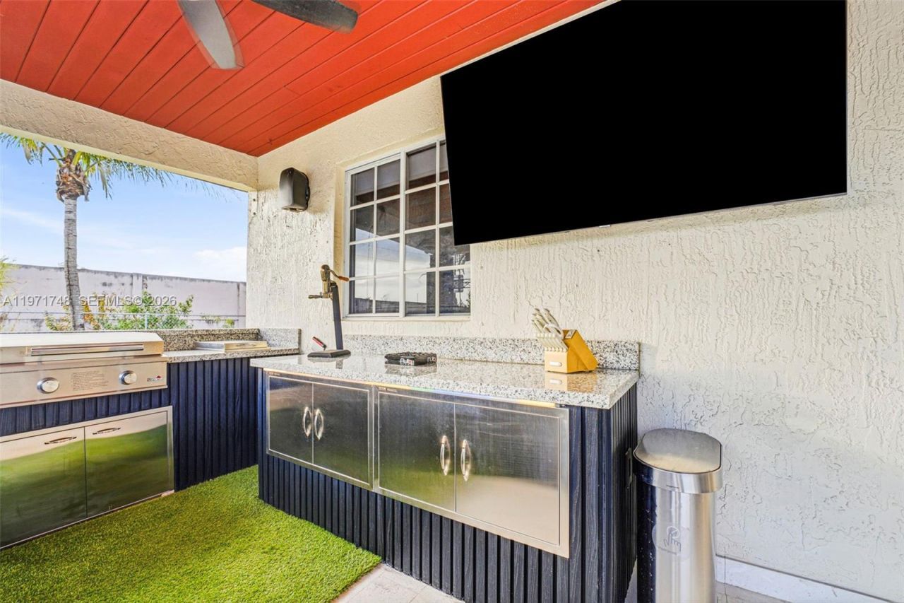 892 NW 136th Pl , Miami, FL 33182 Photo