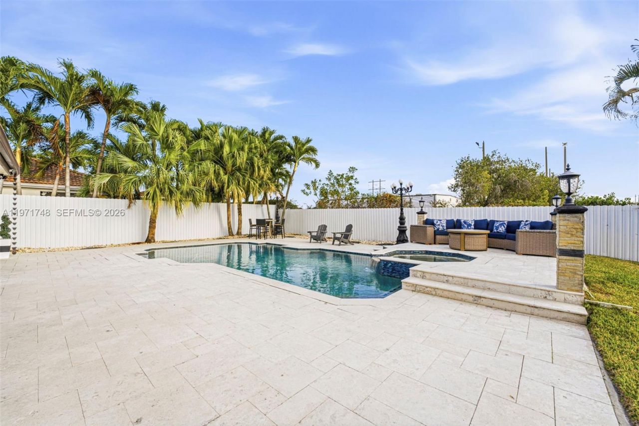 892 NW 136th Pl , Miami, FL 33182 Photo