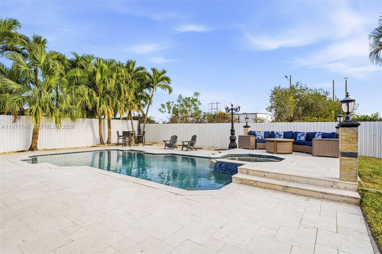 892 NW 136th Pl , Miami, FL 33182 Photo