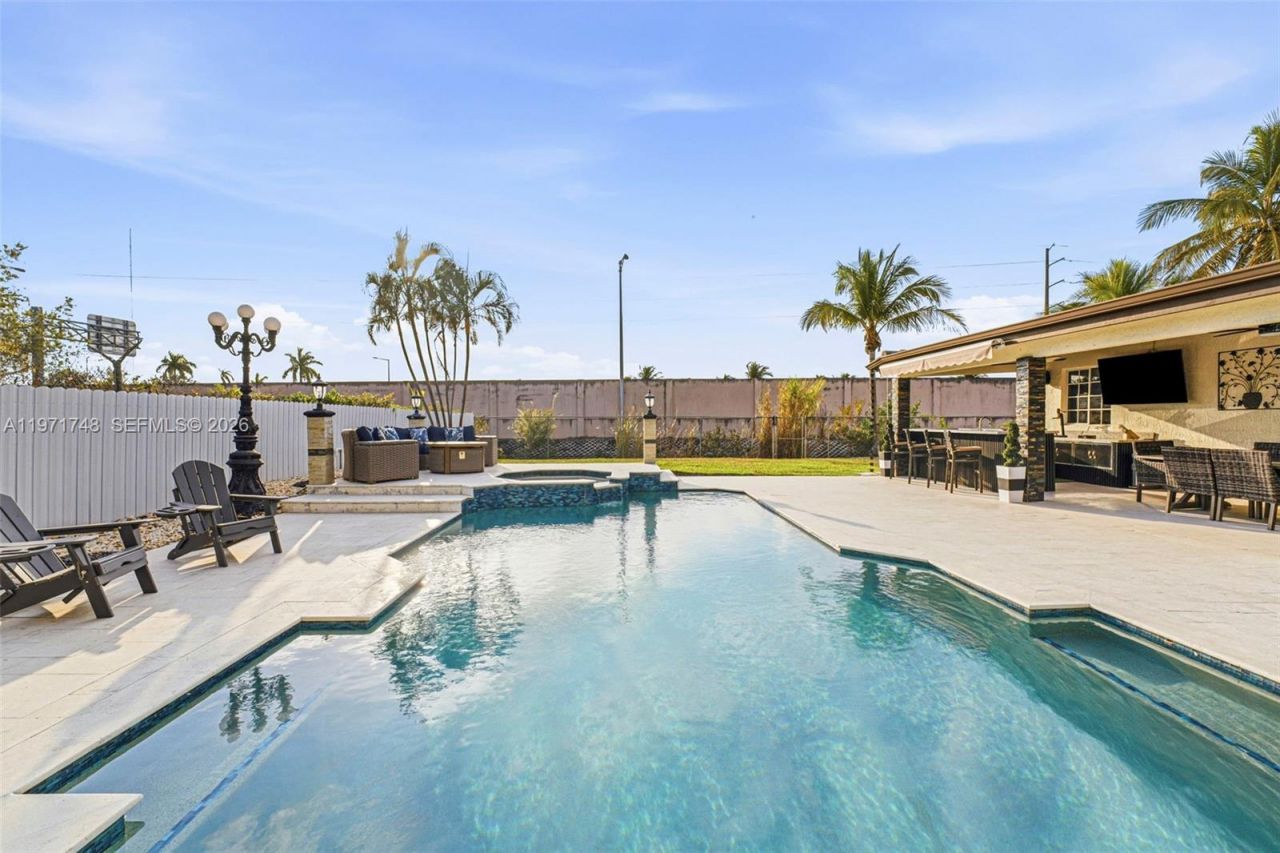 892 NW 136th Pl , Miami, FL 33182 Photo