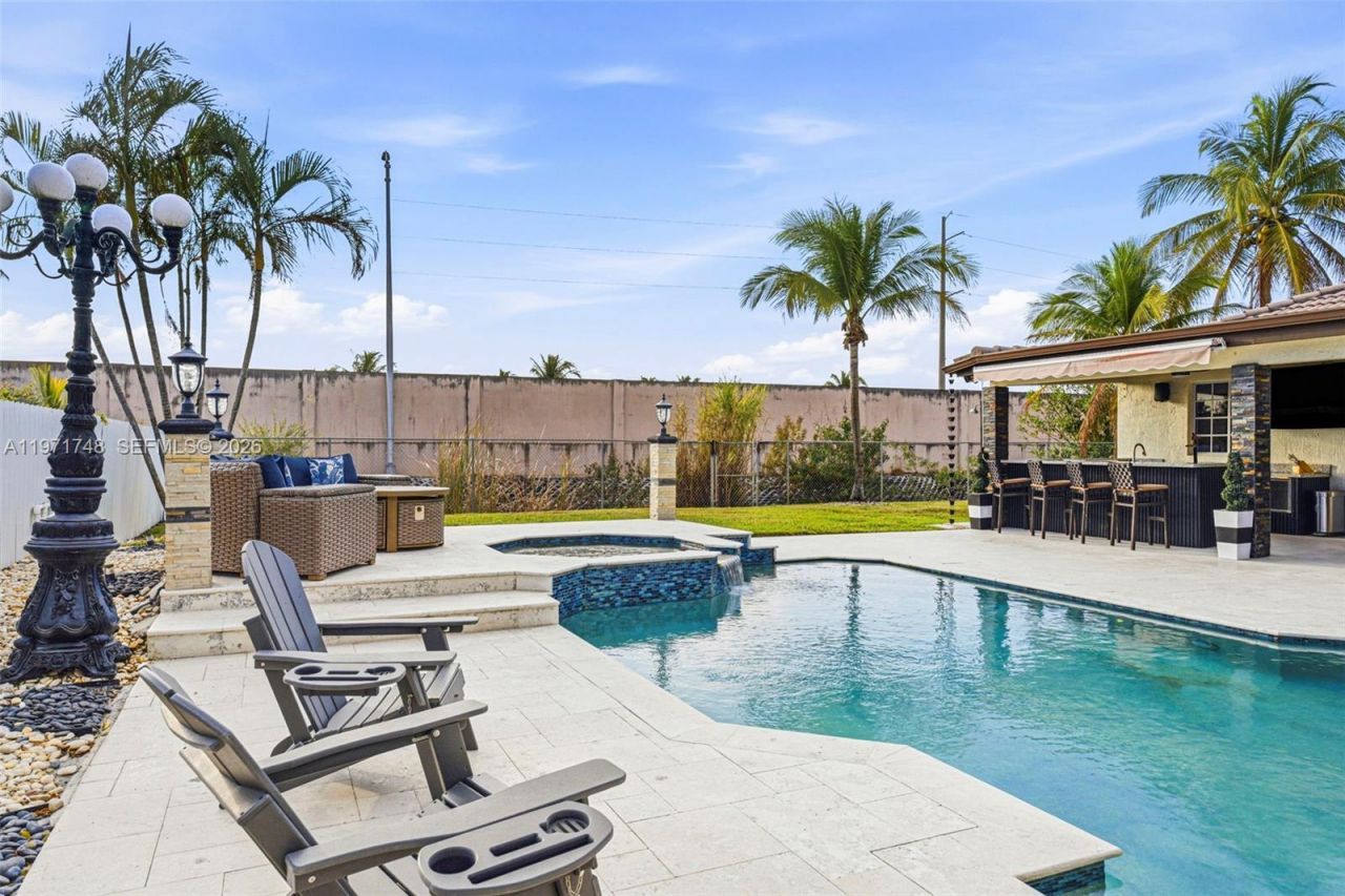 892 NW 136th Pl , Miami, FL 33182 Photo