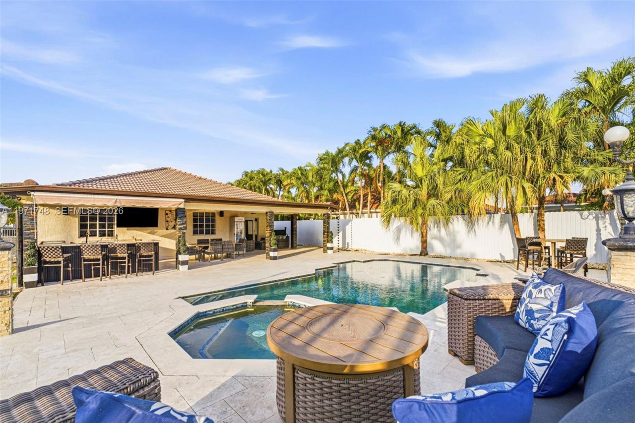 892 NW 136th Pl , Miami, FL 33182 Photo