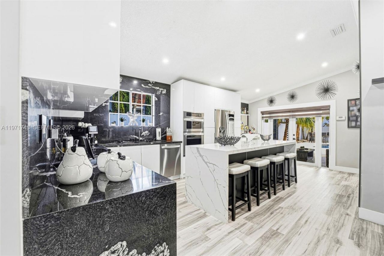 892 NW 136th Pl , Miami, FL 33182 Photo