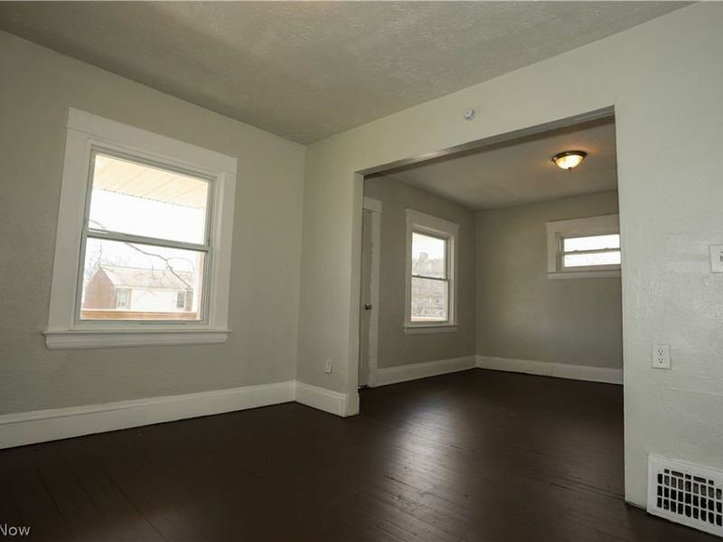 9409 Mount Auburn Avenue, Cleveland, OH 44104 Photo 5