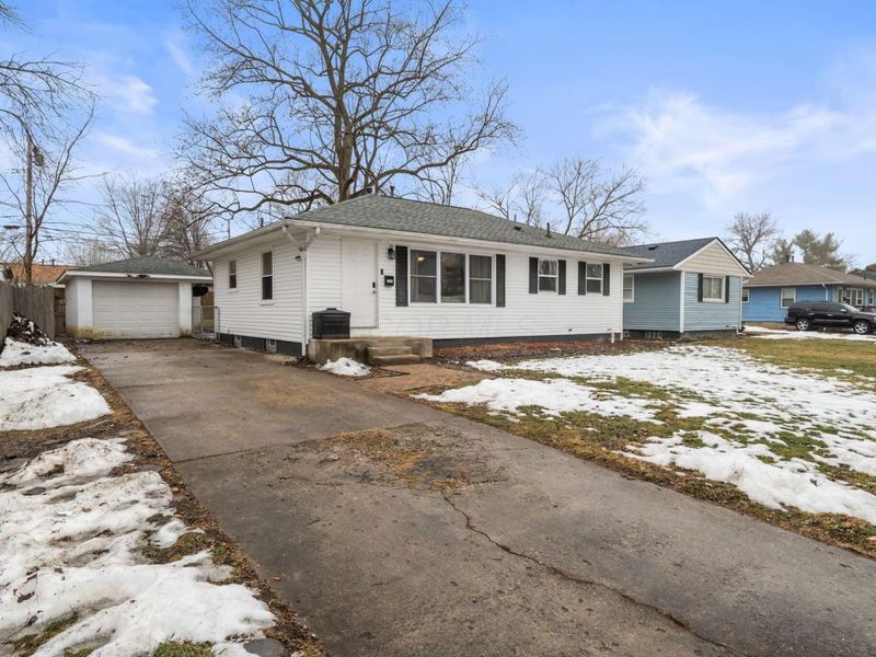 1243 Simpson Drive, Columbus, OH 43227 Photo 2