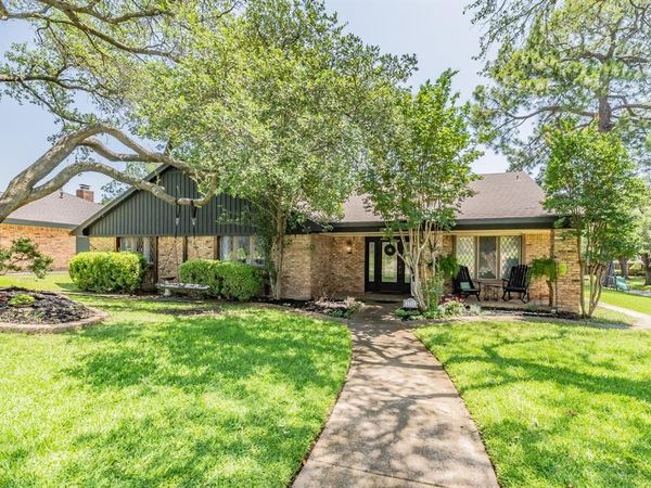 2211 Midhurst Drive, Arlington, TX 76013