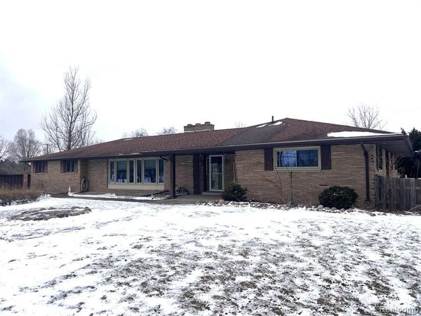 2590 S Morrice Road, Owosso, MI 48867