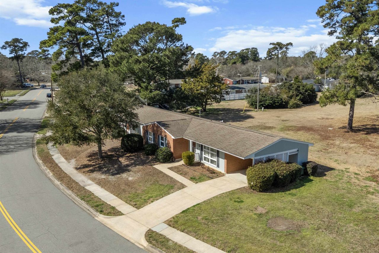 3530 Hummingbird St. Photo 4