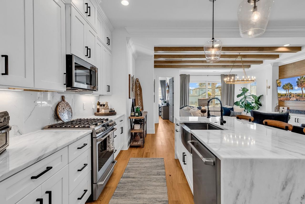 6722 Ocean Breeze Loop  Photo 10