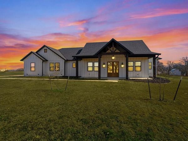 420 Zonaverde Court, Poolville, TX 76487