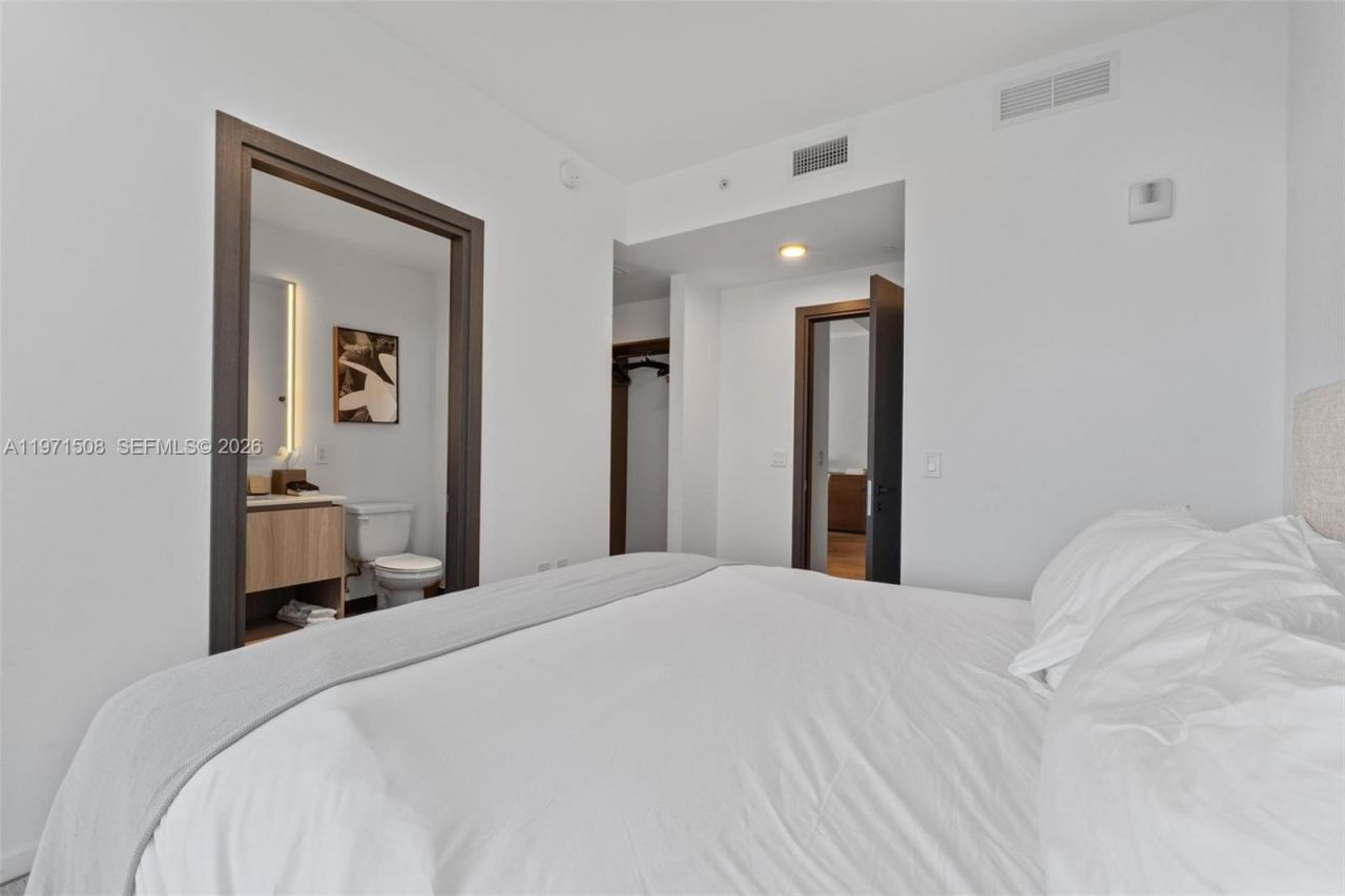 398 NE 5th St, Unit 3218, Miami, FL 33132 Photo