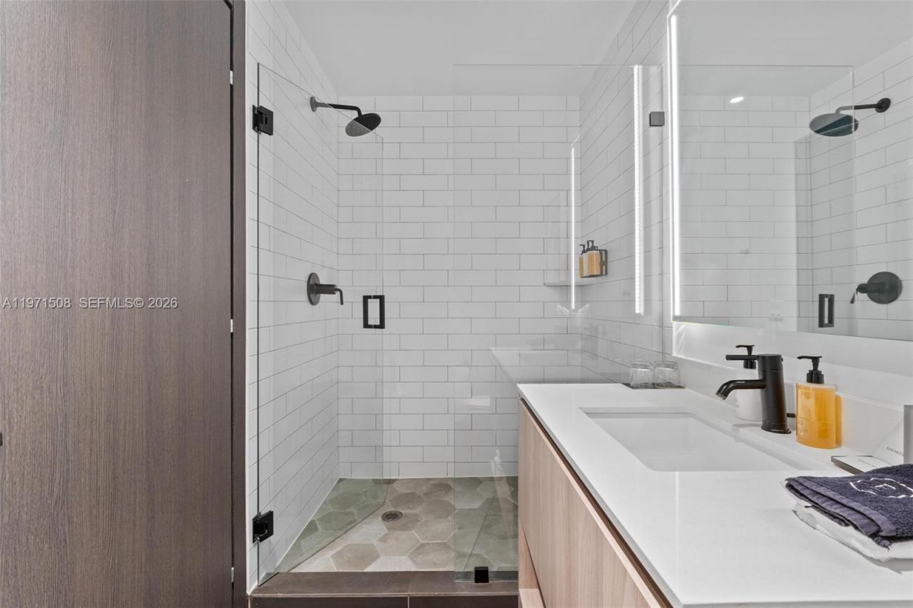 398 NE 5th St, Unit 3218, Miami, FL 33132 Photo