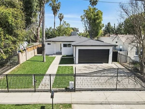 8814 Haskell Ave, North Hills, CA 91343