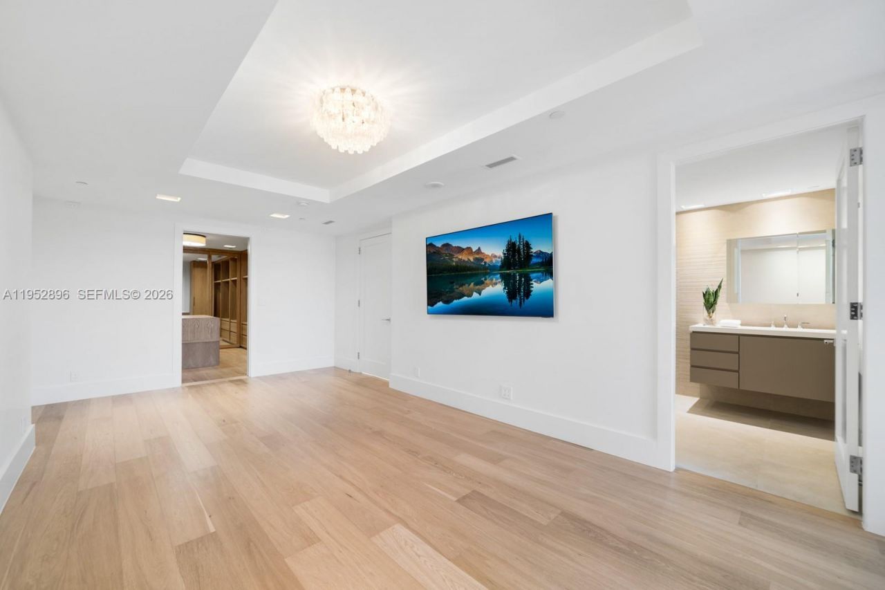 3535 Hiawatha Ave, Unit 403, Miami, FL 33133 Photo