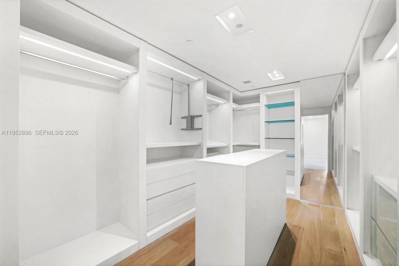 3535 Hiawatha Ave, Unit 403, Miami, FL 33133 Photo