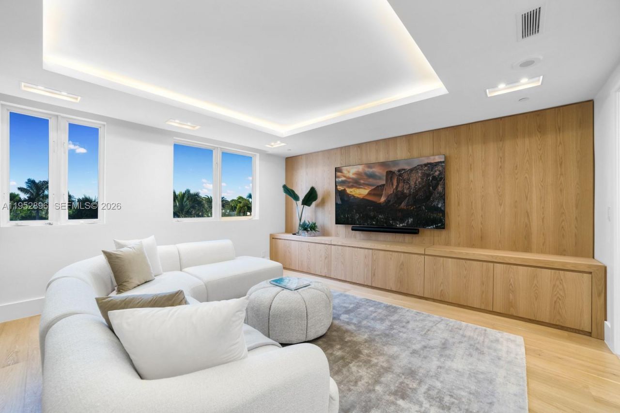 3535 Hiawatha Ave, Unit 403, Miami, FL 33133 Photo