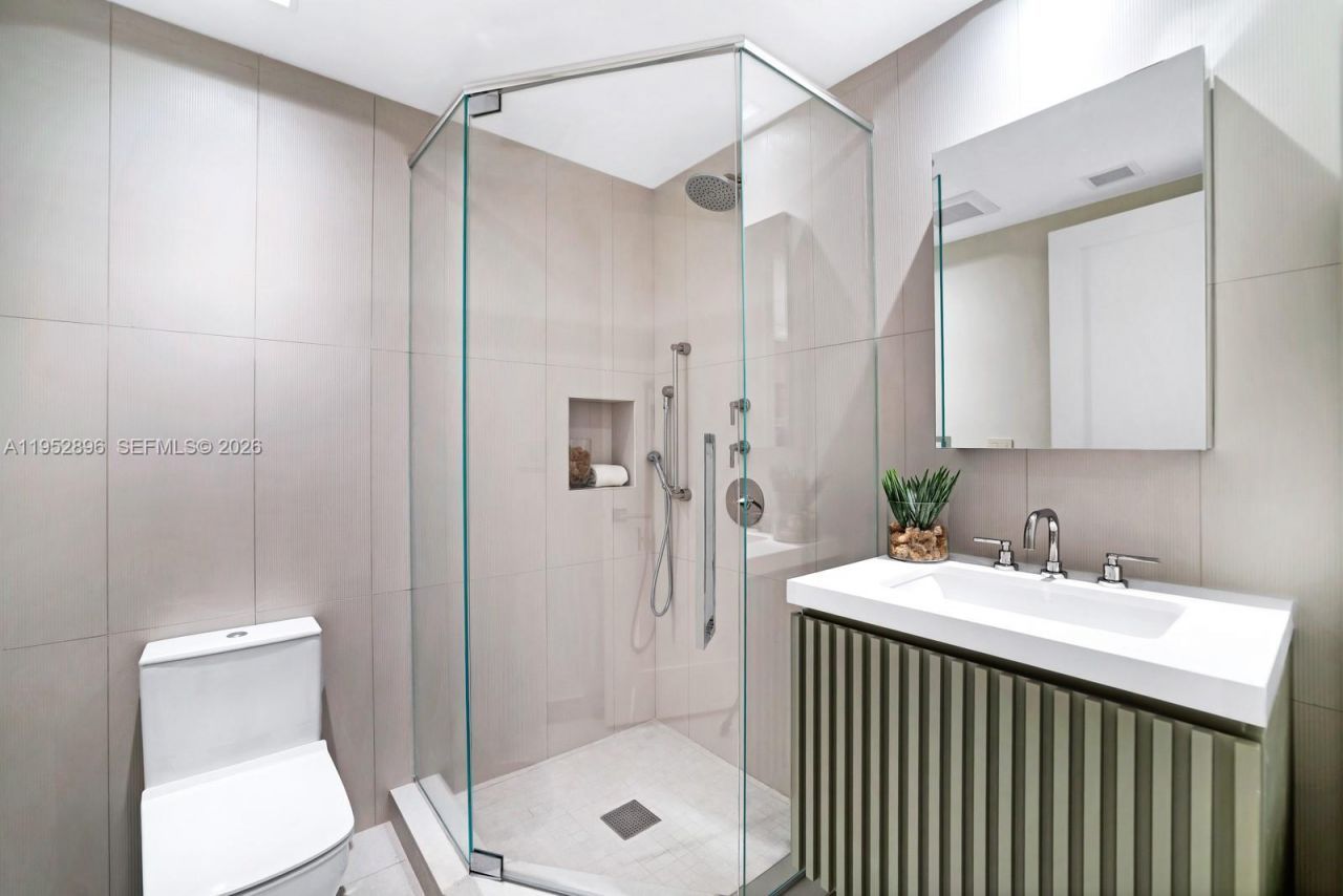 3535 Hiawatha Ave, Unit 403, Miami, FL 33133 Photo