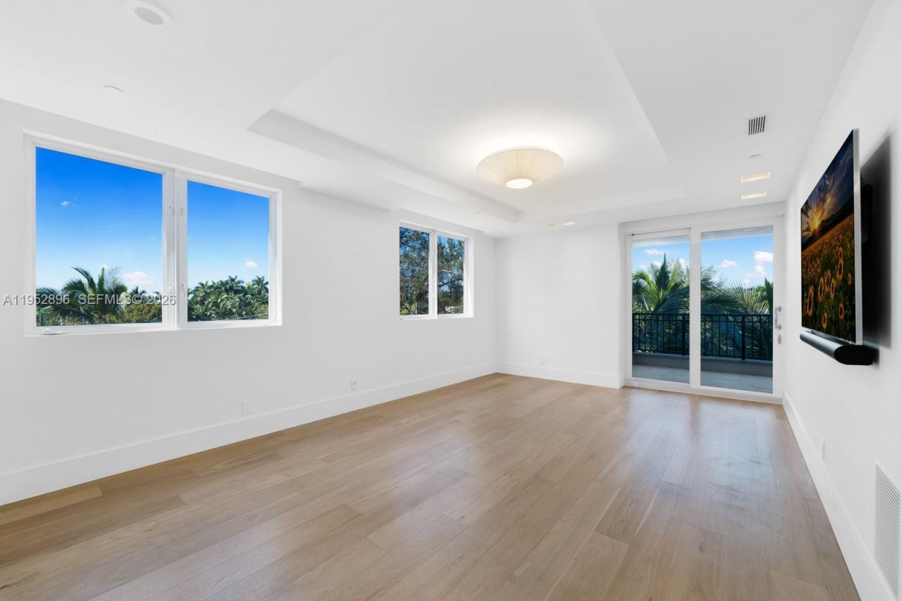 3535 Hiawatha Ave, Unit 403, Miami, FL 33133 Photo