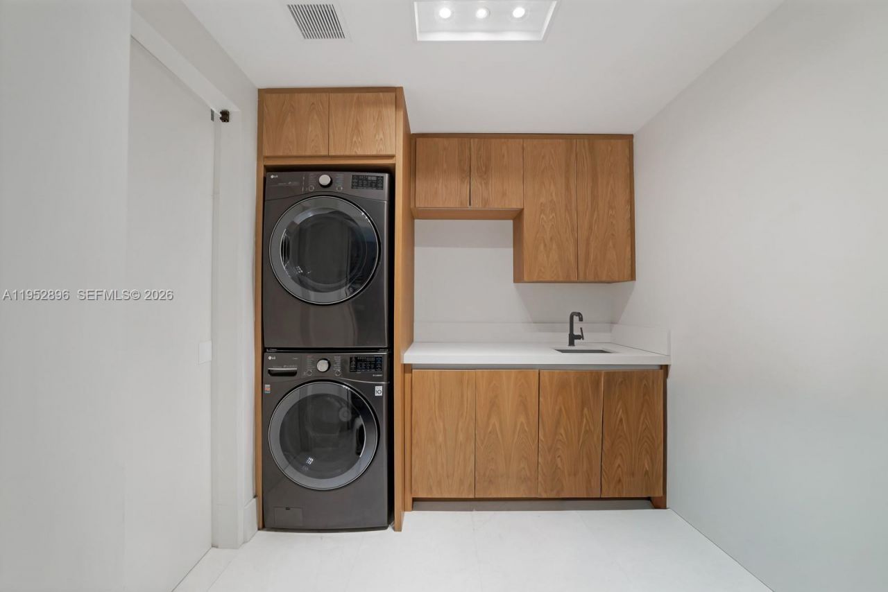 3535 Hiawatha Ave, Unit 403, Miami, FL 33133 Photo