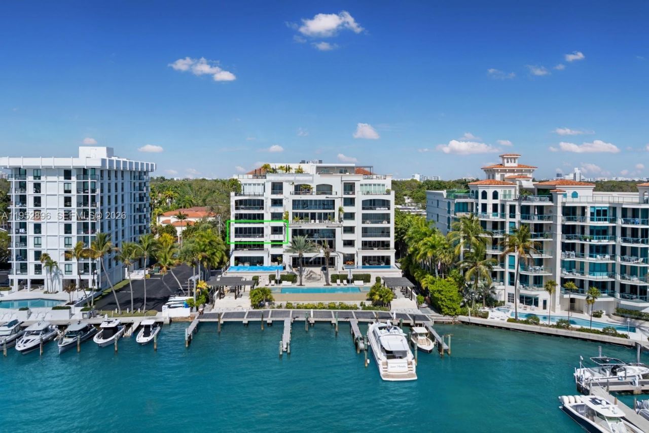 3535 Hiawatha Ave, Unit 403, Miami, FL 33133 Photo