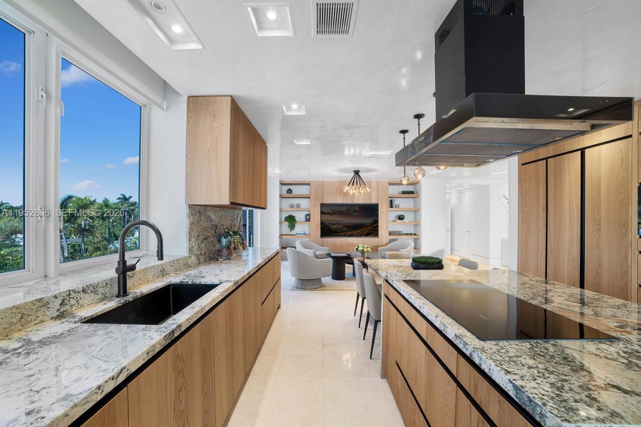 3535 Hiawatha Ave, Unit 403, Miami, FL 33133 Photo