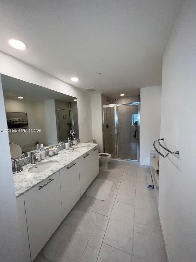 950 Brickell Bay Dr, Unit 3105, Miami, FL 33131 Photo