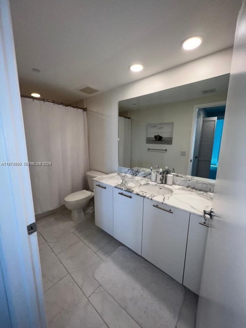 950 Brickell Bay Dr, Unit 3105, Miami, FL 33131 Photo