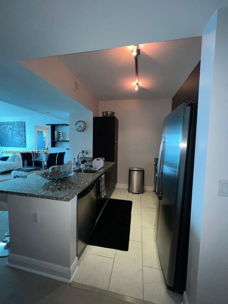 950 Brickell Bay Dr, Unit 3105, Miami, FL 33131 Photo