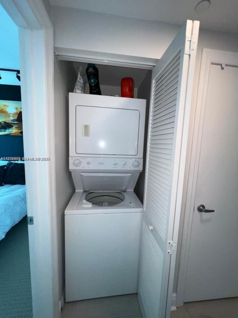 950 Brickell Bay Dr, Unit 3105, Miami, FL 33131 Photo