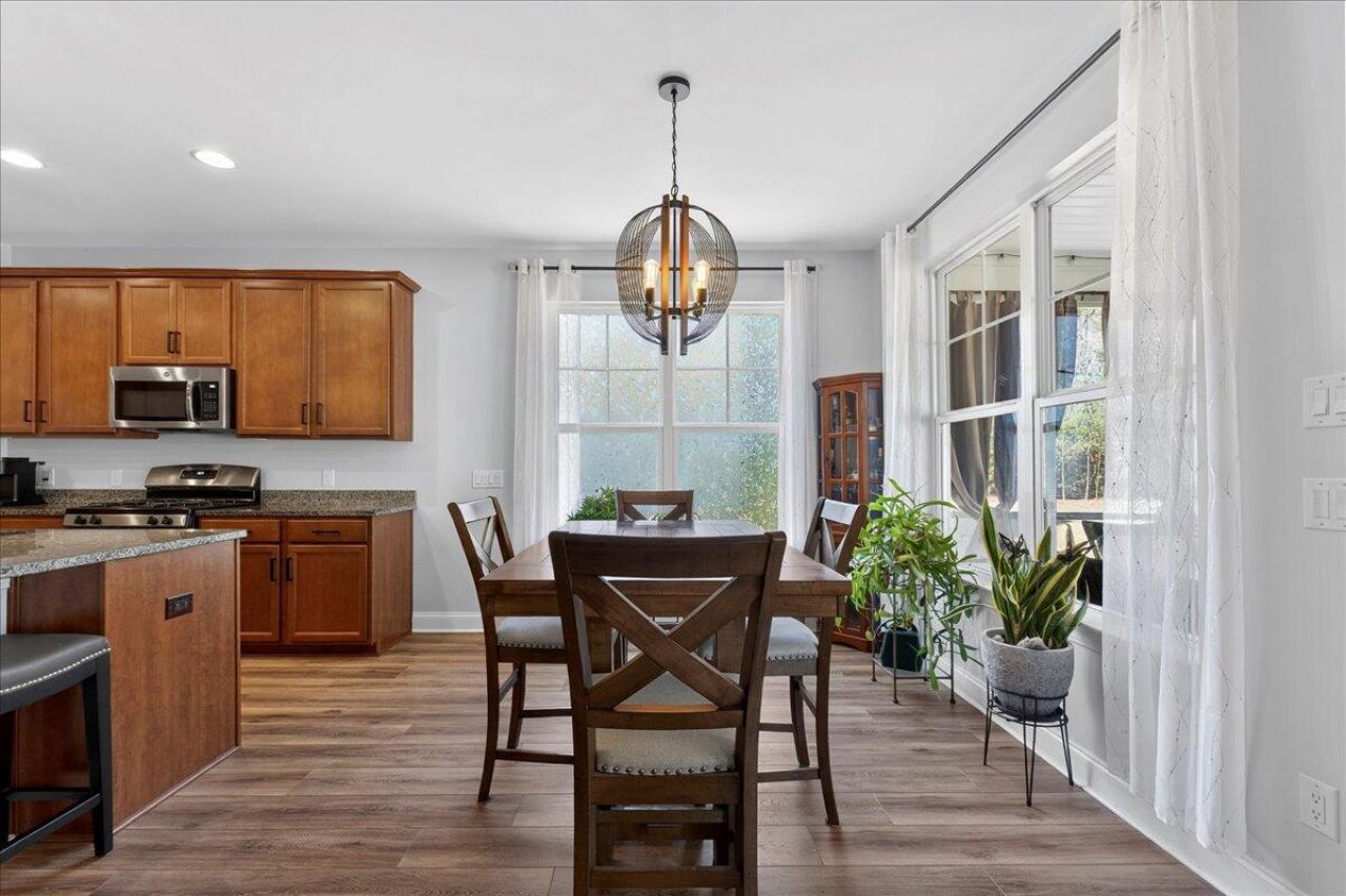 568 Four Seasons Boulevard Photo 11