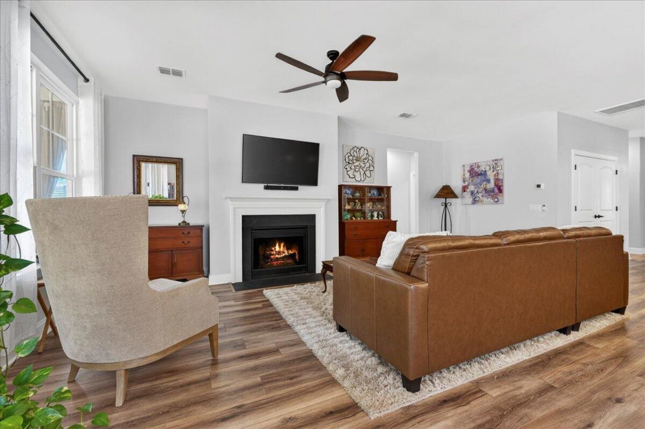 568 Four Seasons Boulevard Photo 12