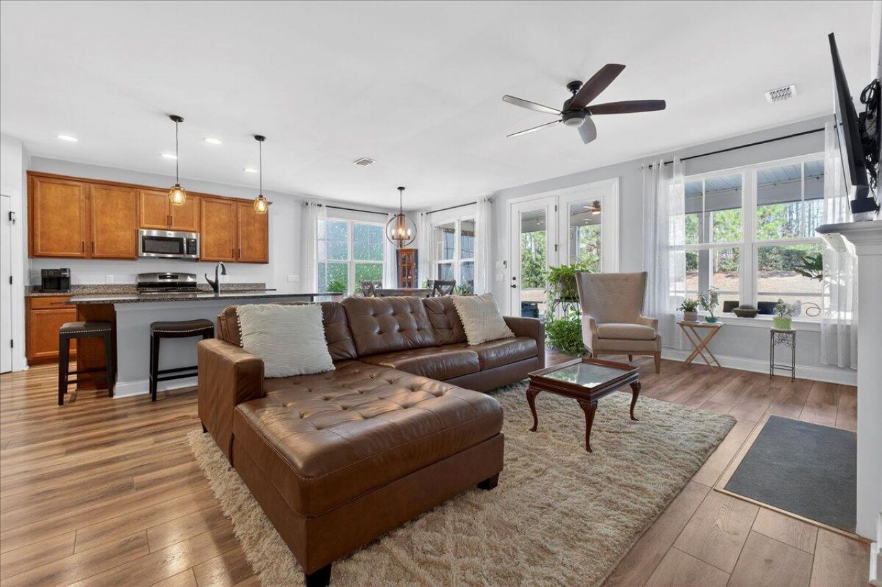 568 Four Seasons Boulevard Photo 13