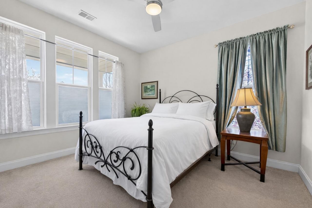 568 Four Seasons Boulevard Photo 15