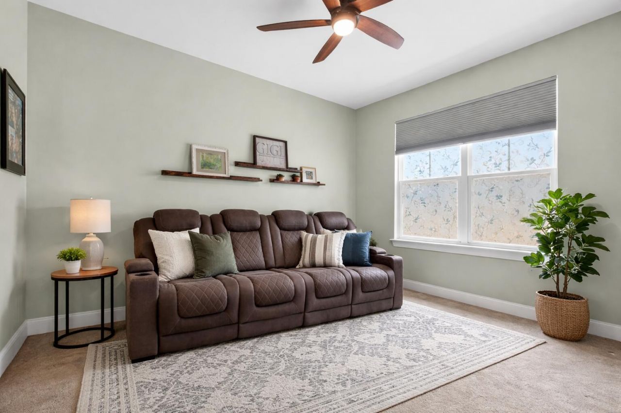 568 Four Seasons Boulevard Photo 18