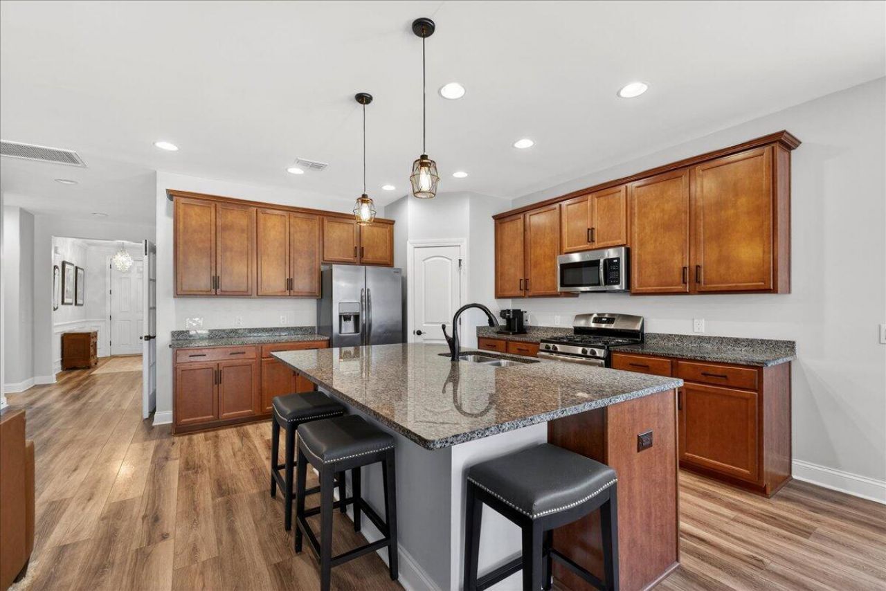 568 Four Seasons Boulevard Photo 5