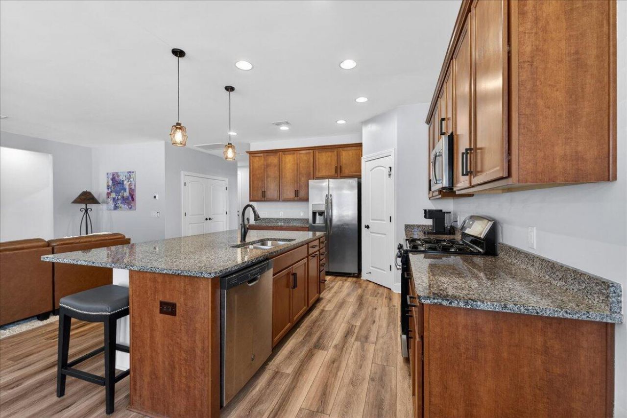 568 Four Seasons Boulevard Photo 6