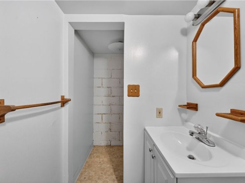 20648 Donny Brook Road, Maple Heights, OH 44137 Photo 17