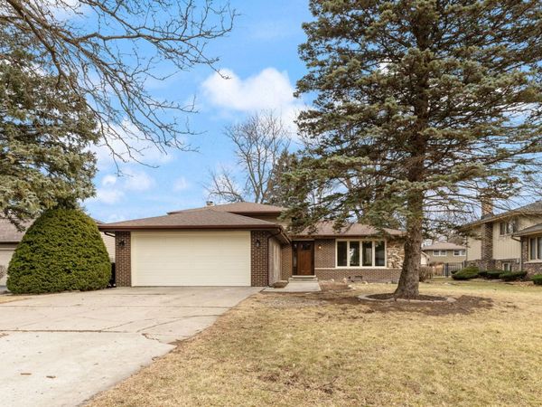 8518 West Candlelight Drive , Willow Springs, IL 60480