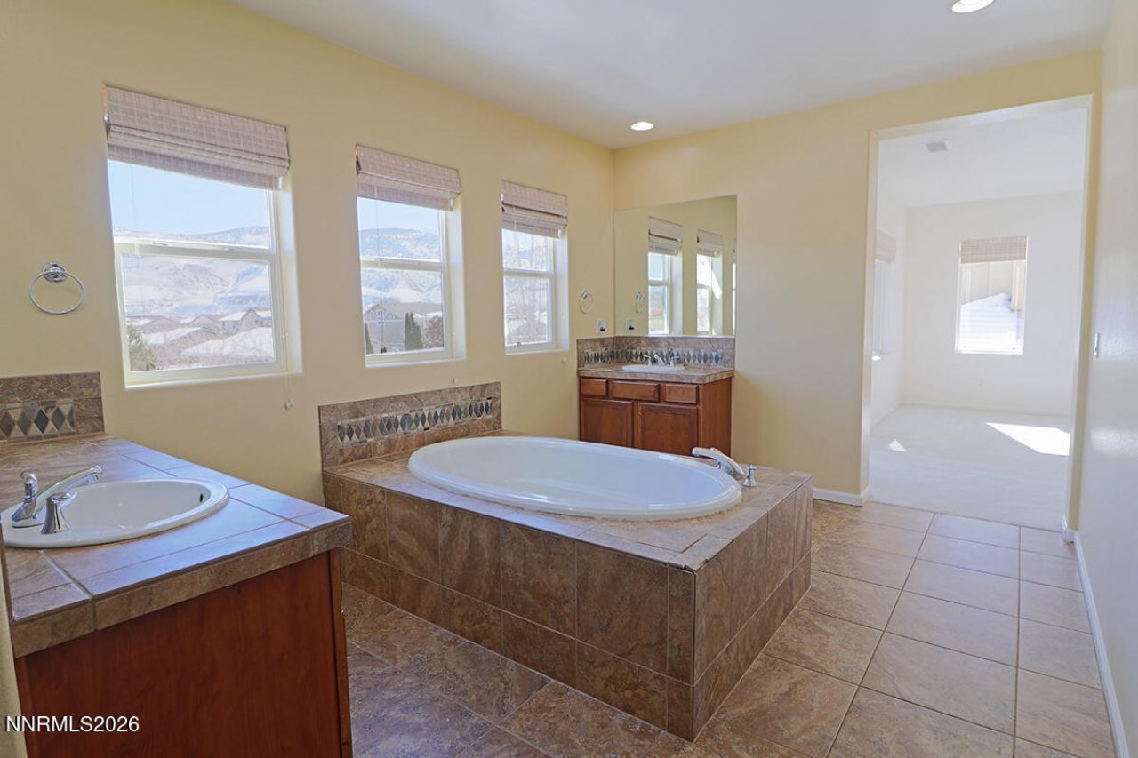 10890 Serratina Drive, Reno, NV 89521 Photo