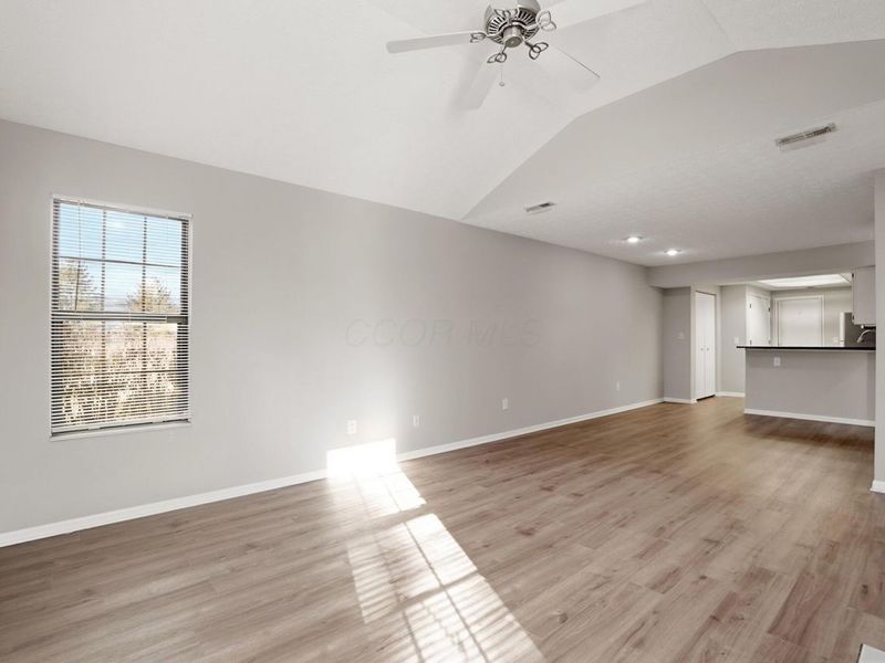 6770 Chateau Chase Drive, Columbus, OH 43235 Photo 13