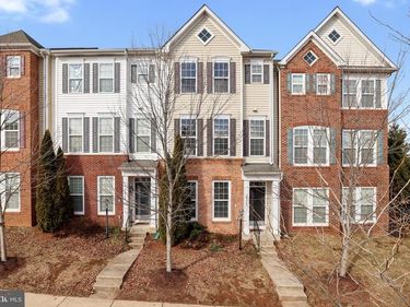 22660 AMBERJACK SQUARE, BRAMBLETON, VA 20148