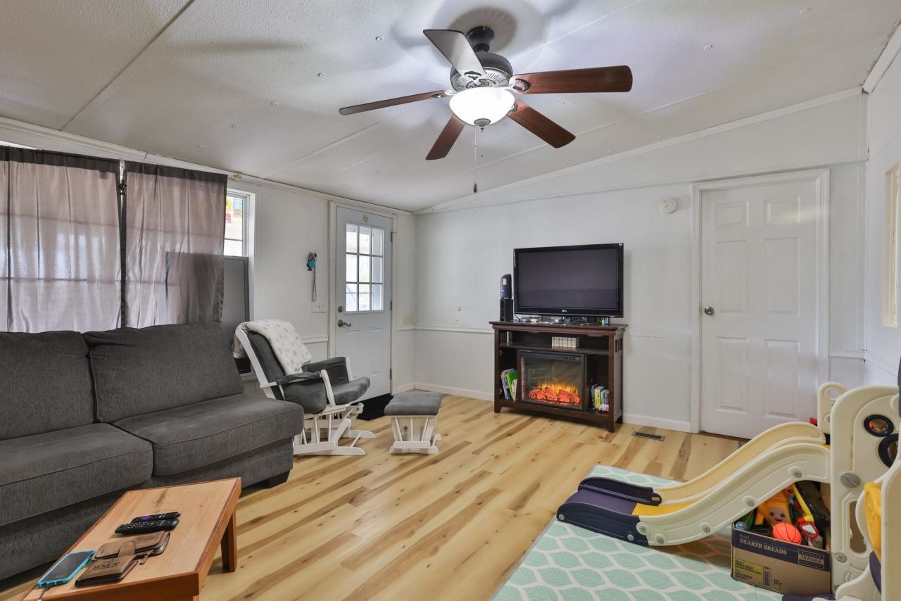 78 Dove St.  Photo 7