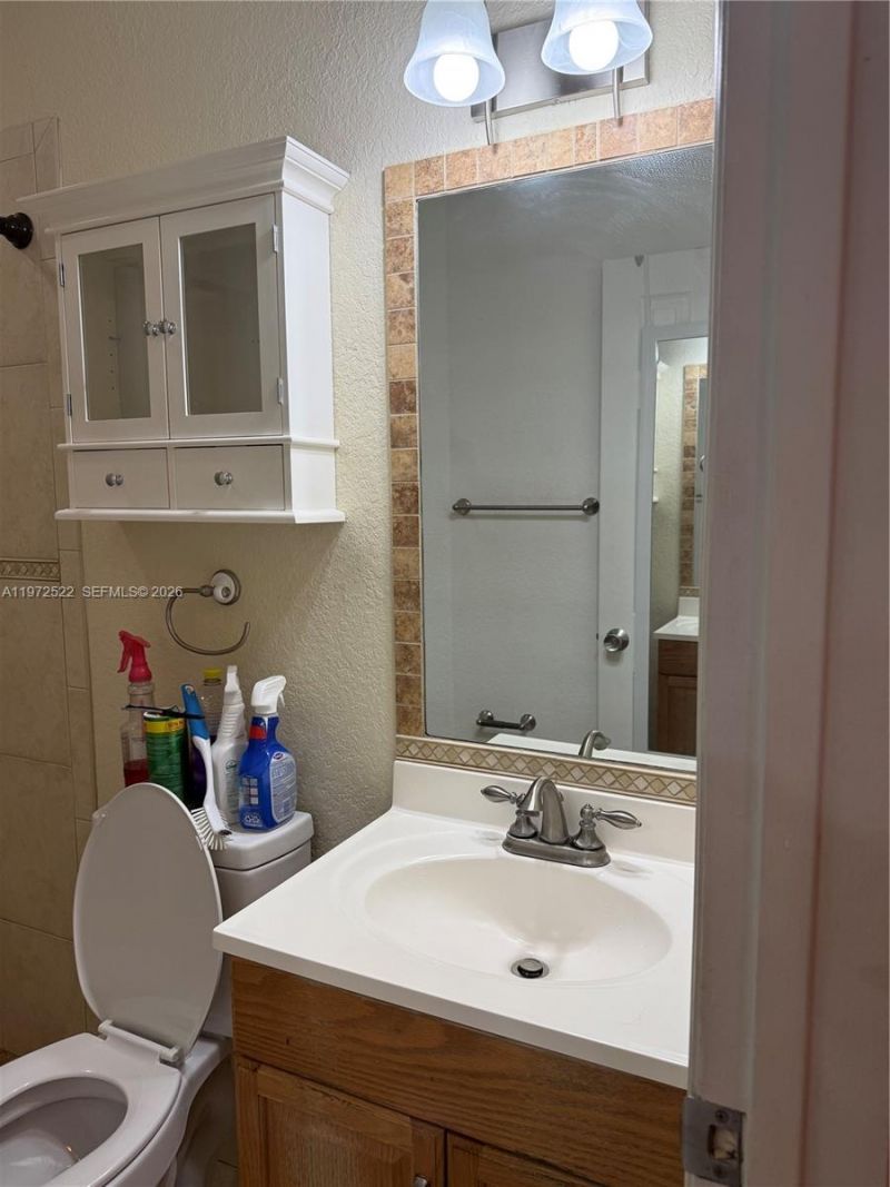 19633 NW 62nd Pl, Miami, FL 33015 Photo