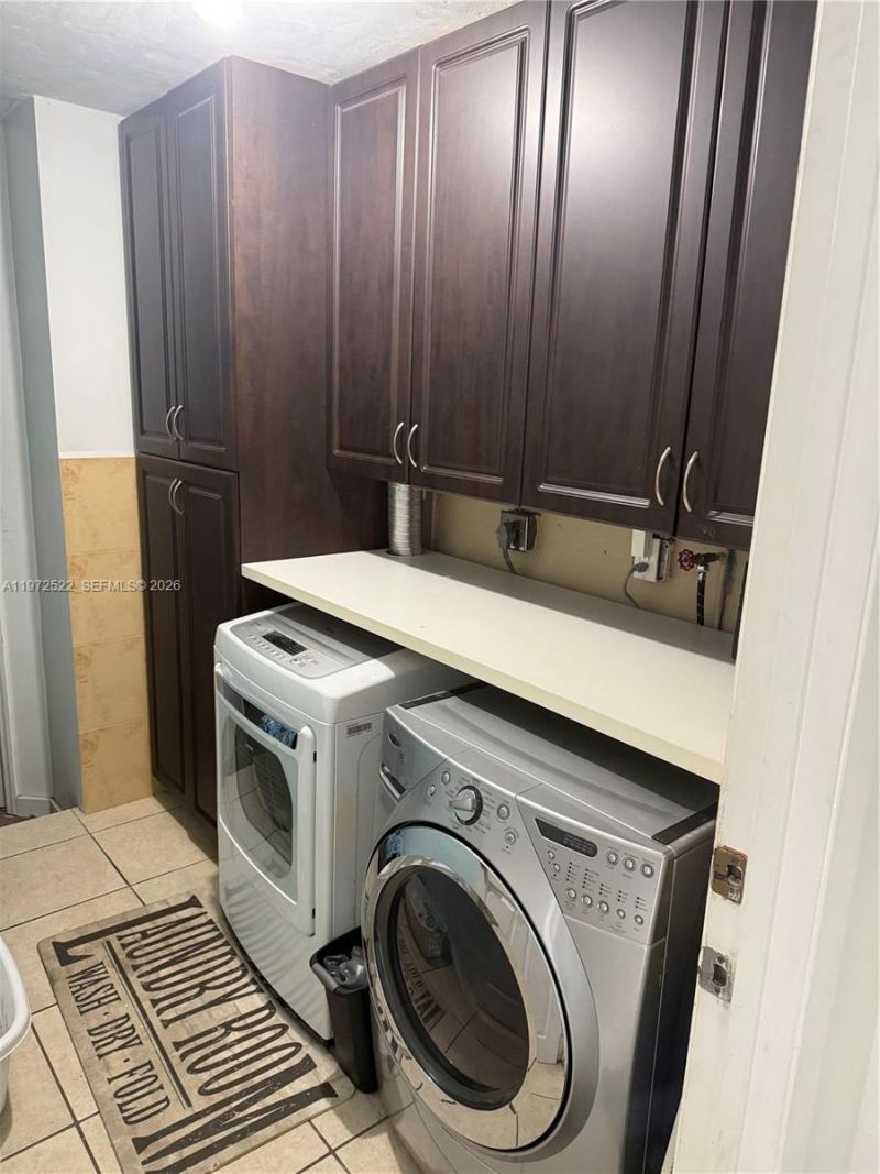 19633 NW 62nd Pl, Miami, FL 33015 Photo