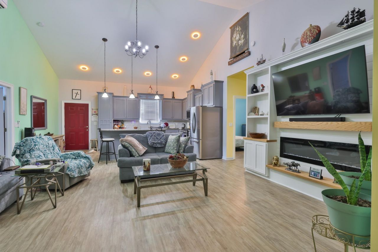 1170 Airport Rd.  Photo 4