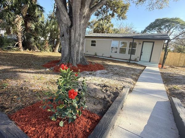 6948 Dartmouth Avenue N, St. Petersburg, FL 33710