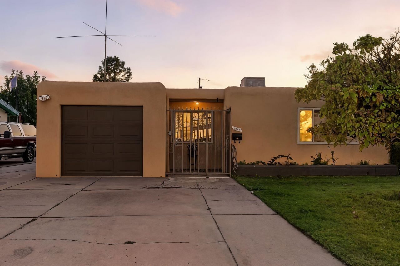 634 Gene Avenue Nw, Albuquerque, NM 87107 Main Photo